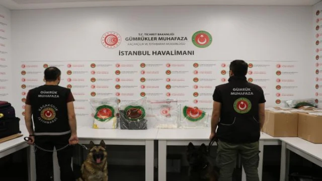  İstanbul Havalimanı’nda 36 kilogram kokainin yakalandığı operasyonlar kamerada