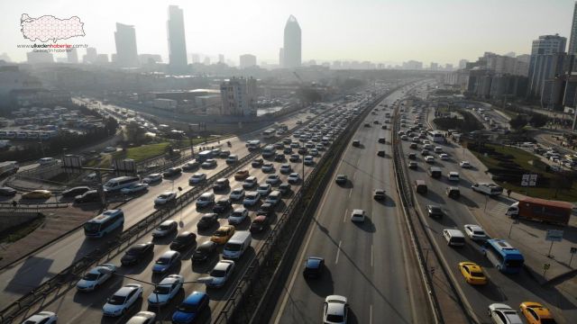 İstanbul’da haftanın ilk iş gününde trafik yüzde 60’ı buldu