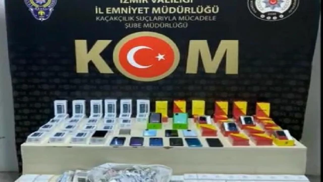 İzmir’de gümrük kaçağı cep telefonları ve aksesuarlar ele geçirildi