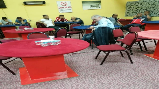 İzmir’de kumar baskını; 104 kişiye 189 bin TL ceza