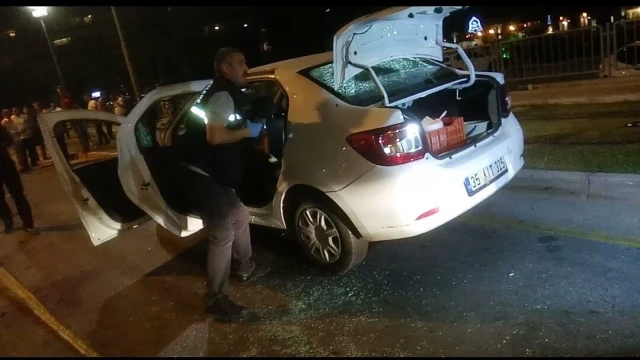 İzmir’de seyir halindeki otomobile silahlı saldırı: 1 ölü, 1 yaralı