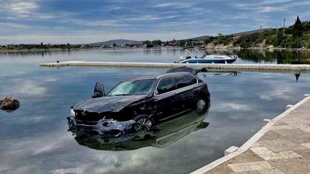 İzmir’de sır olay: Kaza yapan araç denize uçtu, cesedi başka yerde bulundu