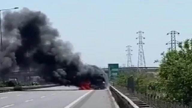 İzmir’de yakıt yüklü tanker alev aldı