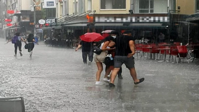 İzmir’in 3 ilçesi için kuvvetli sağanak uyarısı