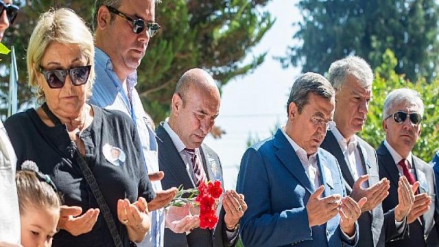 İzmir’in unutulmaz başkanı Ahmet Piriştina kabri başında anıldı