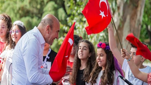 İzmirli minikler 23 Nisan’da eğlenceye doydu