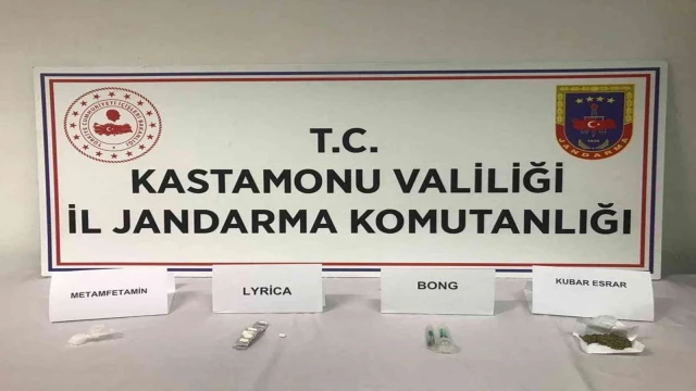 Jandarma ekipleri ‘Termal’ ile aradı, durdurulan otomobilden uyuşturucu çıktı