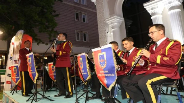 Jandarmanın bando takımı, Van’da halka konser verdi