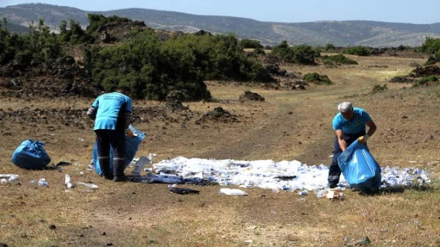 Jeopark alanına dökülen çöpler tepkiye neden oldu