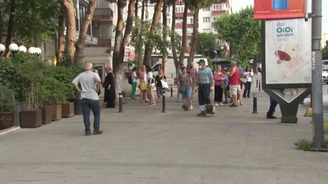 Kadıköy’de restoranda yangın çıktı, bina sakinleri sokağa döküldü