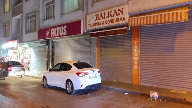 Kağıthane’de dondurmacıda silahlı saldırı: 2 yaralı