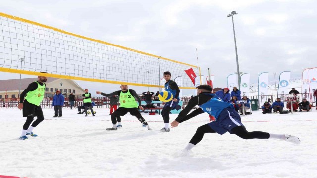 Kar voleybolu heyecanı sona erdi