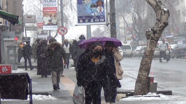 Kars’ta eğitime kar engeli