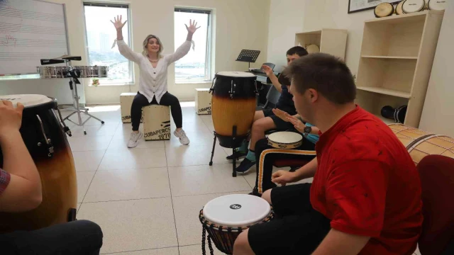 Kartal Belediyesi Sanat Akademisi’nde down sendromlu çocuklara ritim eğitimi