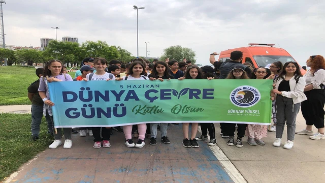 Kartal’da ’Çevre Günü’ dolayısıyla sahil ve deniz temizliği yapıldı