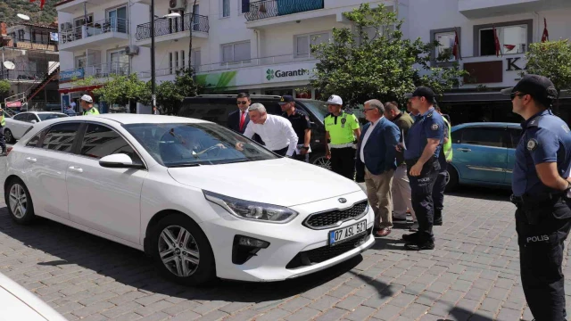 Kaş’ta “Yayalar için 5 adımda güvenli trafik” uygulaması yapıldı