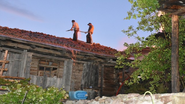 Kastamonu’da elektrik panosundan çıkan yangın büyümeden söndürüldü