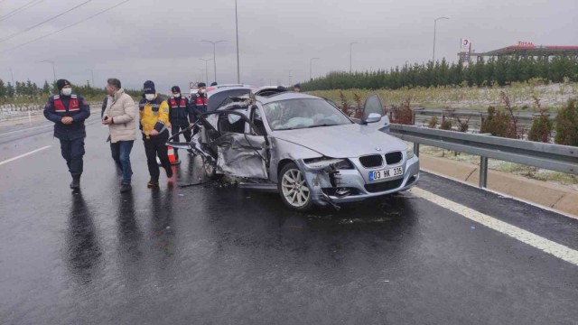 Kayganlaşan otoyolda feci kaza: 1 ölü, 3 yaralı