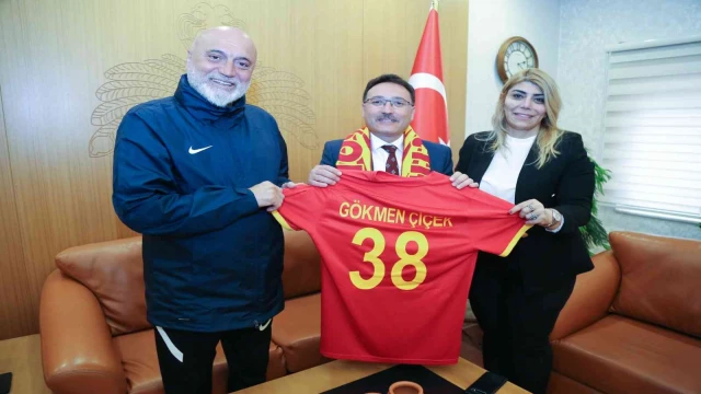 Kayseri Valisi’ne Kayserispor forması