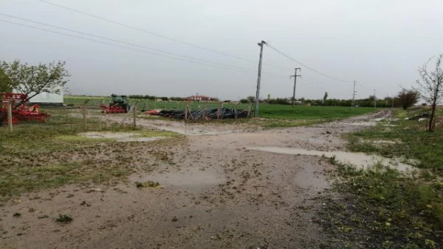 Kayseri’de dolu, tarım alanı ve ağaçlara zarar verdi