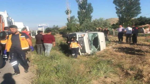 Kayseri’de işçi servisi devrildi: 9 yaralı