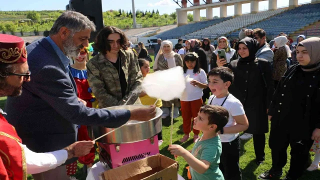 KBÜ’lü anne öğrenciler çocuklarıyla doyasıya eğlendi