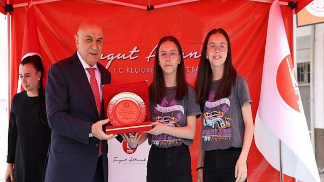 Keçiören’de Çevre Haftası İçin Fidan Dikildi