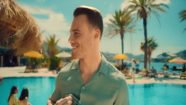 Kerem Bürsin Lipton Ice Tea ile yolculuğuna devam ediyor