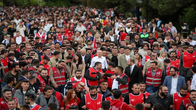 Kılıçdaroğlu gençlerle Anıtkabir’e yürüdü