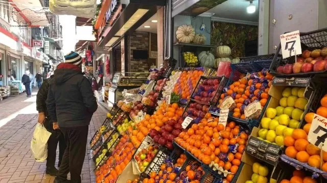 Kiloyla değil adetle satılıyor; kadınlar yemek yerine maske için alıyor