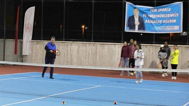 Kınık’ta Tenis Turnuvası Gerçekleştirildi