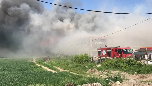 Kırklareli Valisi Bilgin: ”Yangın şu an kontrolümüzde, endişelenecek bir şey yok”