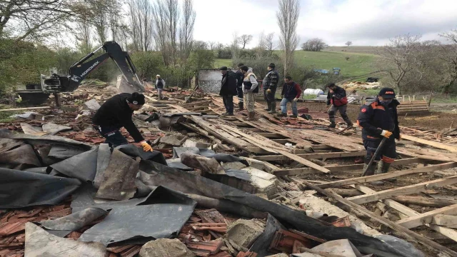 Kırklareli’nde ağıl çöktü: 1 çoban yaralandı, 40 hayvan telef oldu