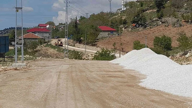 Kırsal mahalle yolları yenileniyor