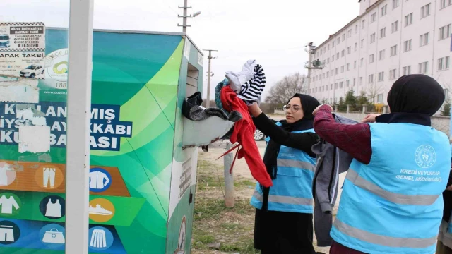 Kıyafetlerini ihtiyaç sahiplerine bağışladılar