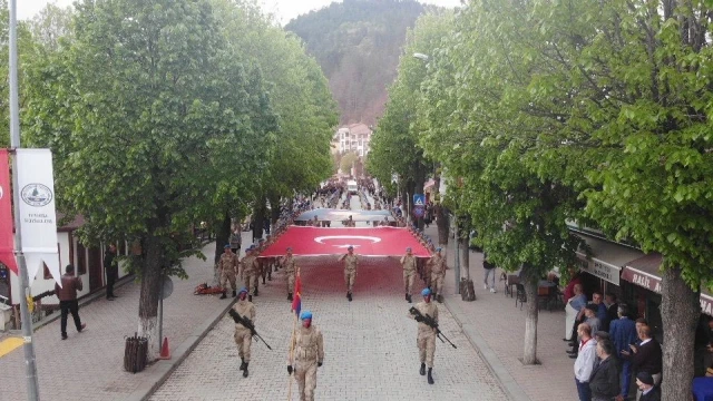 Komandolardan 19 Mayıs’a özel nefes kesen gösteri