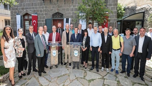 Konak Belediyesi ile Balkan ve Ada Türkleri Dernekleri arasında işbirliği protokolü imzalandı