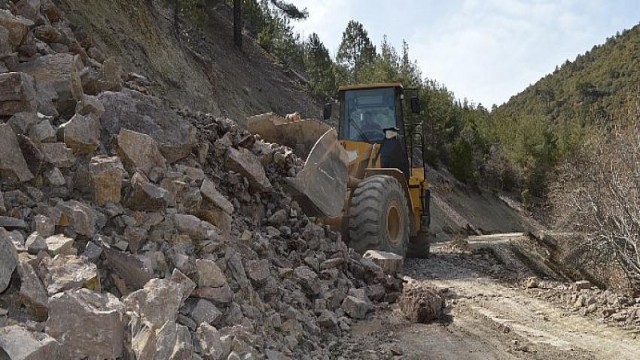 Korkuteli’de yayla yollarına bakım