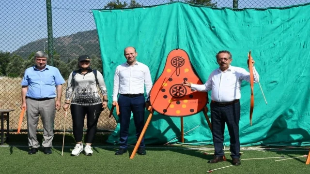 Köyceğiz’de Toparlar Ortaokulu yararına yardım etkinliği düzenlendi