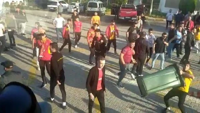 Kupa finaline giden Sivasspor ve Kayserispor taraftarları arasında gerginlik