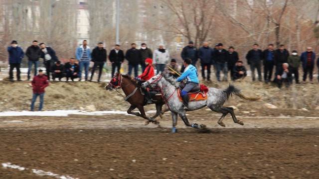 “Kurtuluş Kupası Cirit Müsabakası” heyecanlı anlara sahne oldu