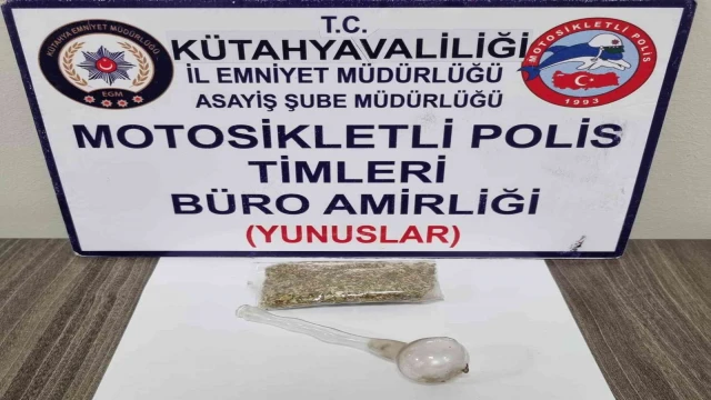 Kütahya’da 3 kişinin bulunduğu araçta uyuşturucu ele geçirildi