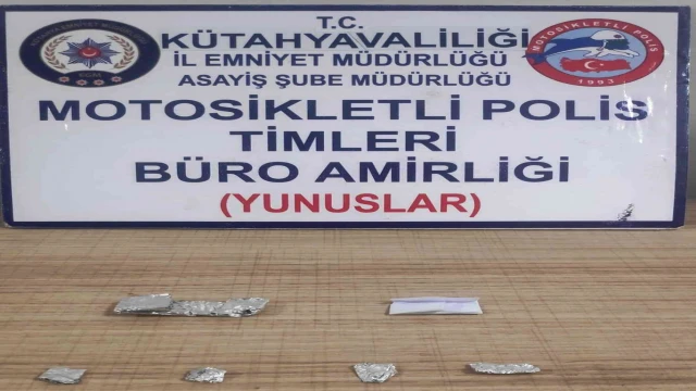 Kütahya’da bir aracın şoför ve yolcu koltuğunda uyuşturucu bulundu