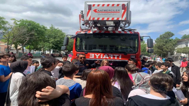 Kütahya’da ortaokul öğrencilerine itfaiye mesleği tanıtıldı