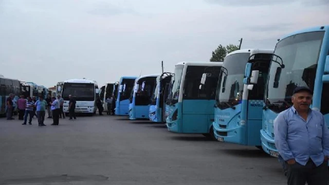 Kütahya’da özel halk otobüsü esnafı kontak kapatınca belediye tüm araçları seferber etti