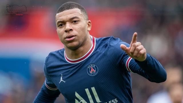 Kylian Mbappe, 3 yıl daha PSG’de