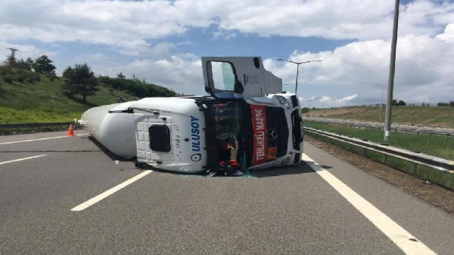 LPG yüklü tanker devrildi; TEM’in Ankara yönü kapandı