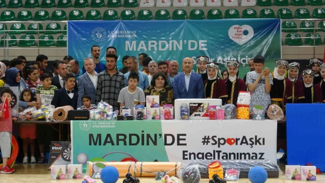 Mardin’de özel gereksinimli çocuklara spor malzemesi dağıtıldı