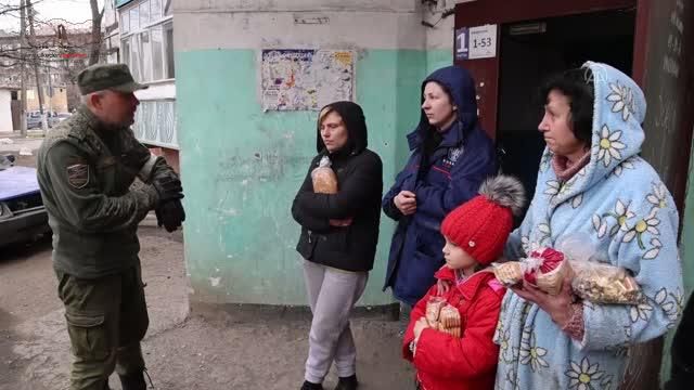 Mariupol'den çıkamayan sivillerin zorlu yaşam mücadelesi