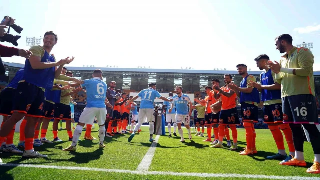 Medipol Başakşehir, şampiyon Trabzonspor’u alkışlarla karşıladı